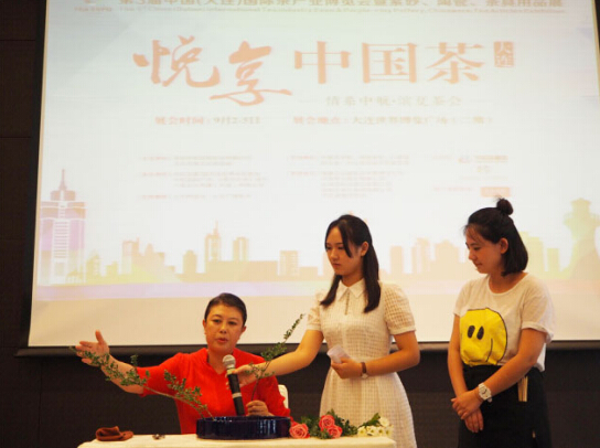 廣州戲劇迷在家門(mén)口就能過(guò)節(jié)(圖3) 廣州戲劇迷在家門(mén)口就能過(guò)節(jié)(圖3)