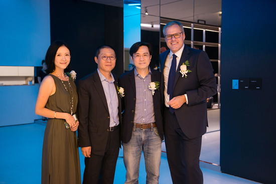 嘉賓(由右至左) 勞斯集團董事局主席Mr.Waldenmaier Stefan V 先生；香港南豐集團廣州總經理李建華先生；勞斯(北京)董事長、總裁劉禹鴻先生； 勞斯(北京)董事、品牌總監彭心宜女士；_副本
