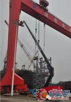 　自行式直臂型高空作業(yè)平臺(tái)