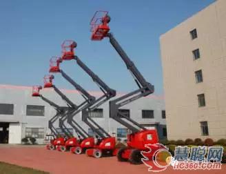 　　自行式曲臂型高空作業(yè)平臺(tái)